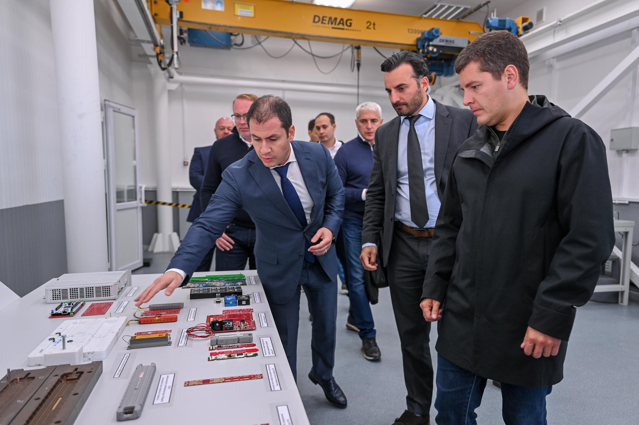 Governor of the Yamal Dmitry Artyukhov visited the production facility of OFS Technology